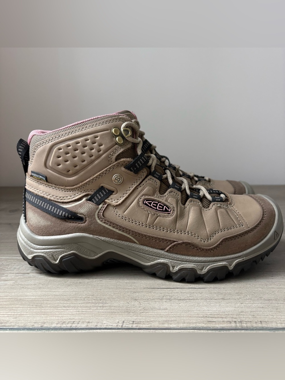 KEEN Targhee IV Mid Waterproof  Women’s Hiking Boots US 9 Brindle/Rose NEW